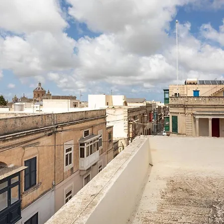 In House - Roof-top Spacious Private W Bathroom - Terrace Pensiune