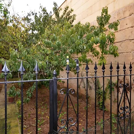 In House - Roof-top Spacious Private W Bathroom - Terrace *